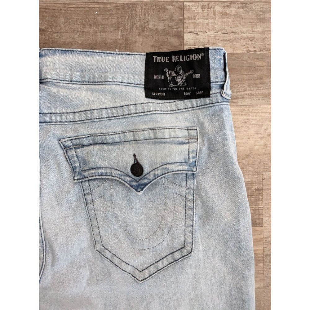 True Religion Men's Geno Flap Big T Relaxed Slim Fit Light Wash Jeans 42x33 - Picture 3 of 4